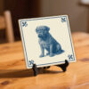 tegel_15x15_Bordeauxdog-tegeltje_preview_op_standaard